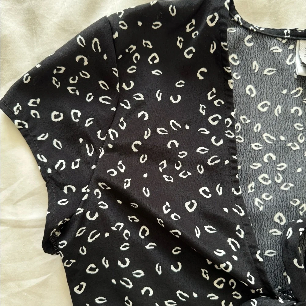 Black & White cropped Tie Top - Picture 5 of 5